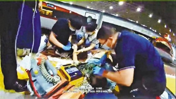 广东配资炒股 深圳北站上演“20分钟紧急救援”